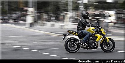 kawasaki_2012_er6n_003.jpg