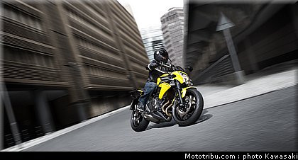 kawasaki_2012_er6n_004.jpg