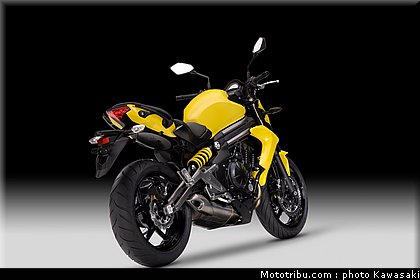 kawasaki_2012_er6n_011.jpg