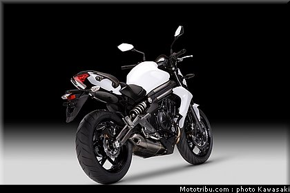 kawasaki_2012_er6n_025.jpg