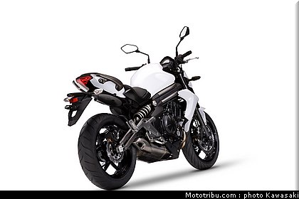 kawasaki_2012_er6n_026.jpg