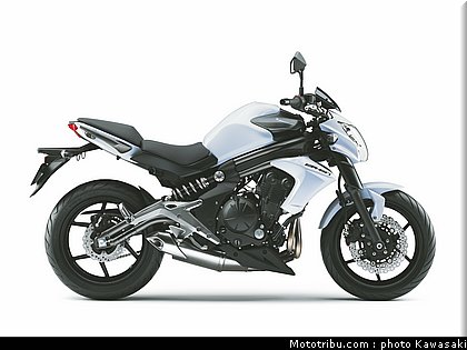 kawasaki_2012_er6n_030.jpg