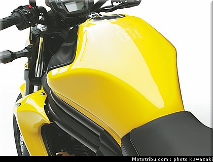 kawasaki_2012_er6n_037.jpg