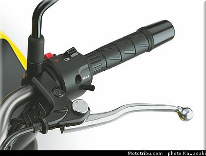 kawasaki_2012_er6n_041.jpg
