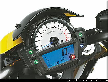 kawasaki_2012_er6n_042.jpg