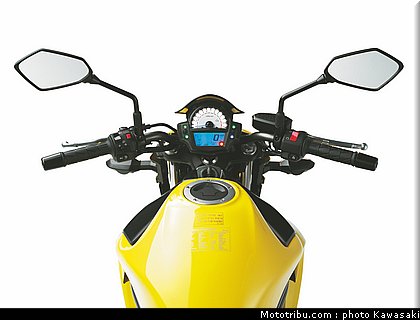 kawasaki_2012_er6n_043.jpg