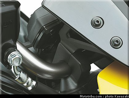 kawasaki_2012_er6n_044.jpg
