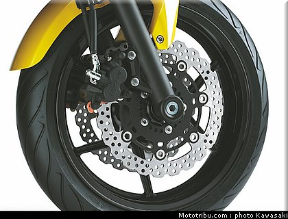kawasaki_2012_er6n_045.jpg
