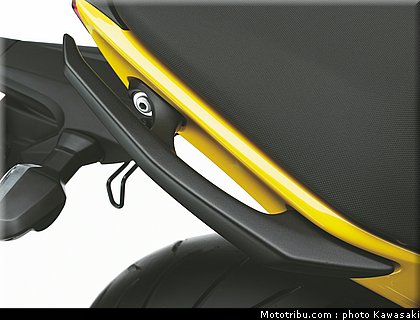 kawasaki_2012_er6n_049.jpg
