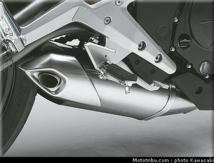 kawasaki_2012_er6n_052.jpg