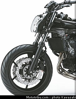 kawasaki_2012_er6n_055.jpg