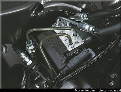 kawasaki_2012_er6n_058.jpg