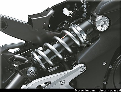 kawasaki_2012_er6n_060.jpg
