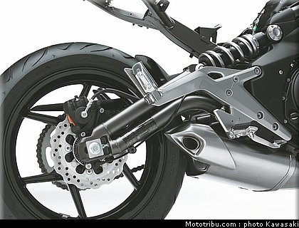 kawasaki_2012_er6n_061.jpg
