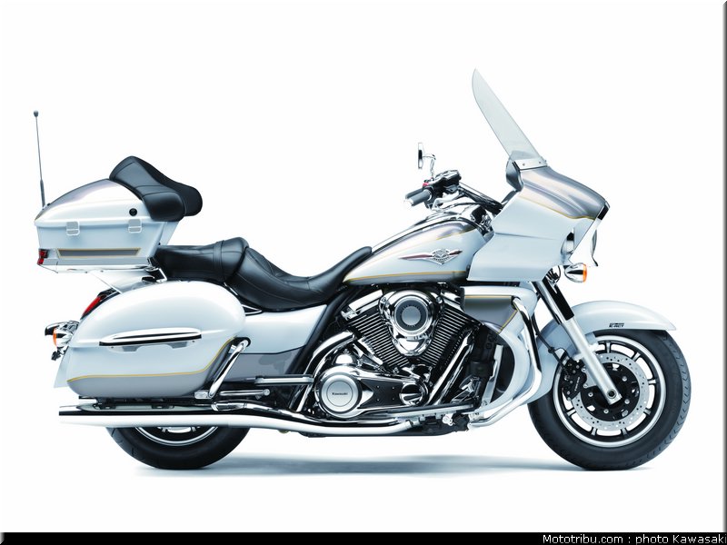 1700_vn_voyager_03_kawasaki_customs_2013