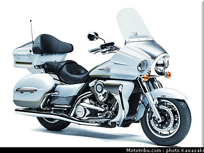 1700_vn_voyager_02_kawasaki_customs_2013.jpg