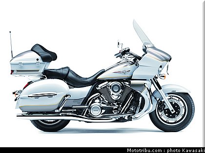 1700_vn_voyager_03_kawasaki_customs_2013.jpg
