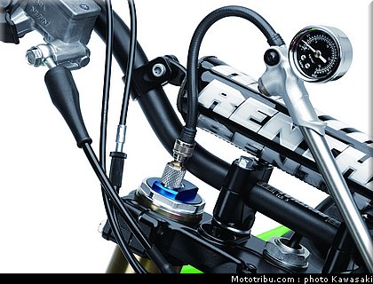 kawasaki_2013_kx450f_050.jpg