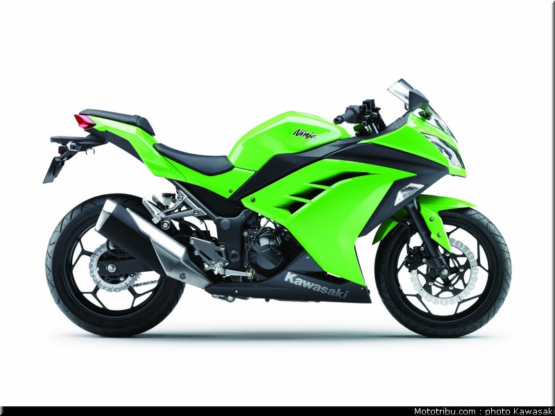 kawasaki_2013_ninja_300_03