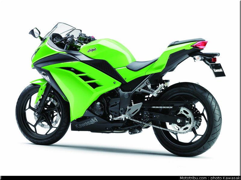 kawasaki_2013_ninja_300_04