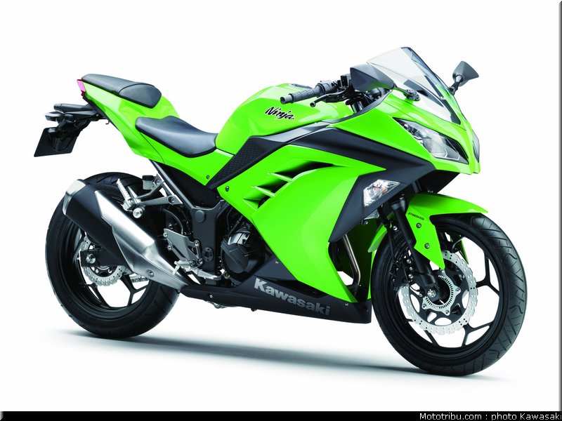 kawasaki_2013_ninja_300_06