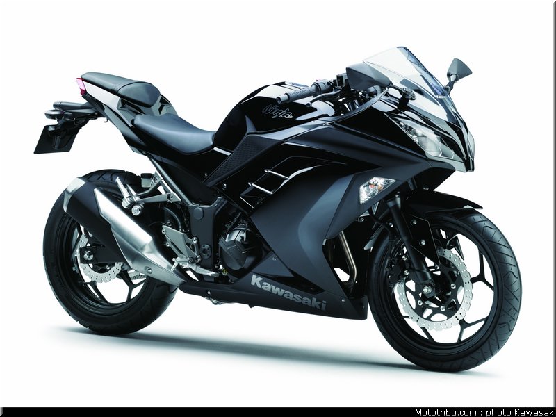 kawasaki_2013_ninja_300_08