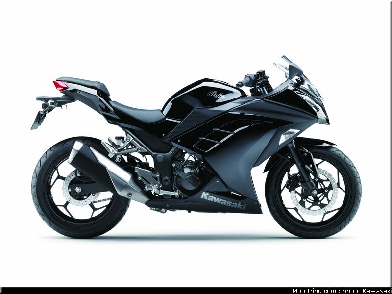 kawasaki_2013_ninja_300_10