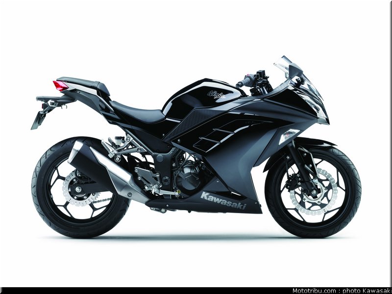 kawasaki_2013_ninja_300_13