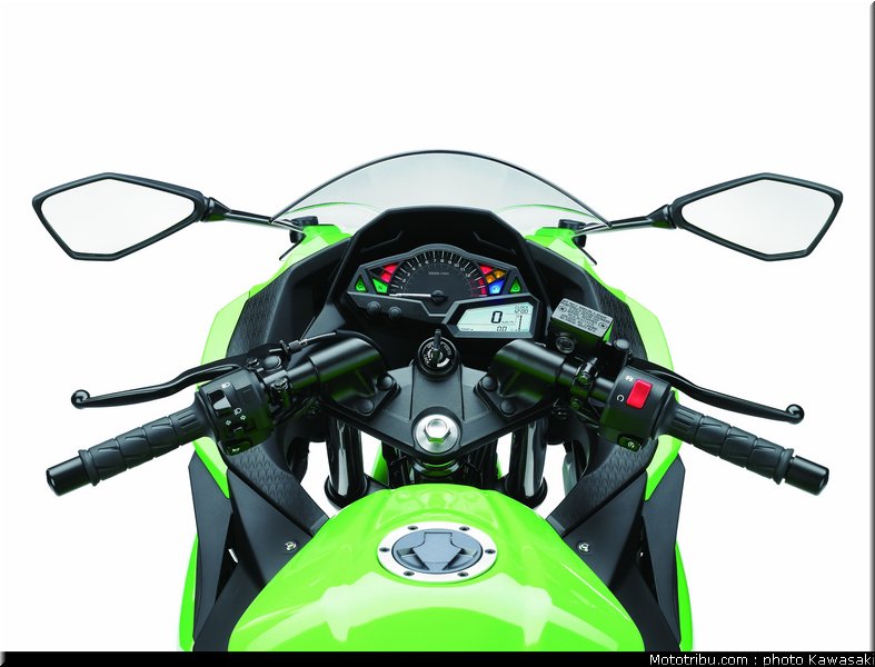 kawasaki_2013_ninja_300_16