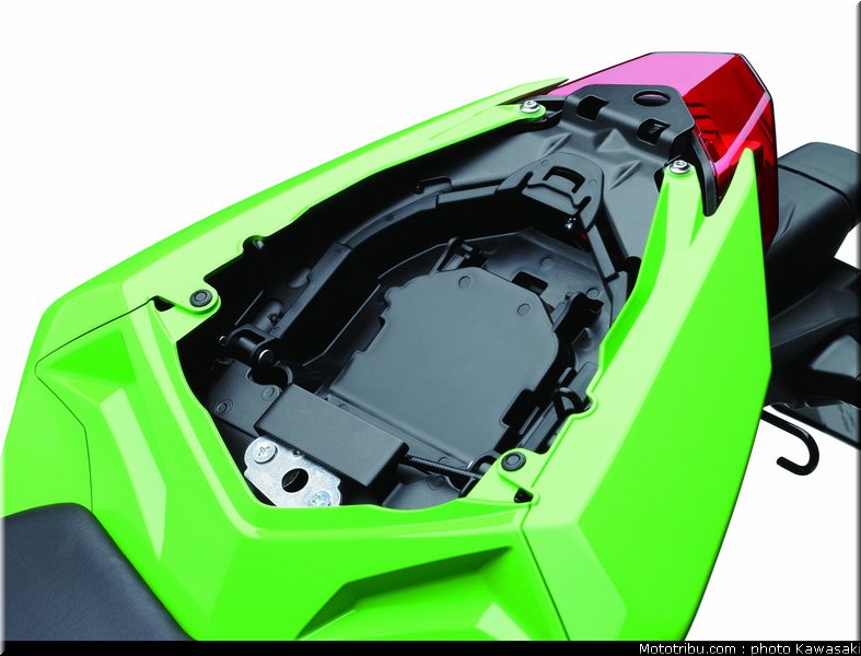 kawasaki_2013_ninja_300_22