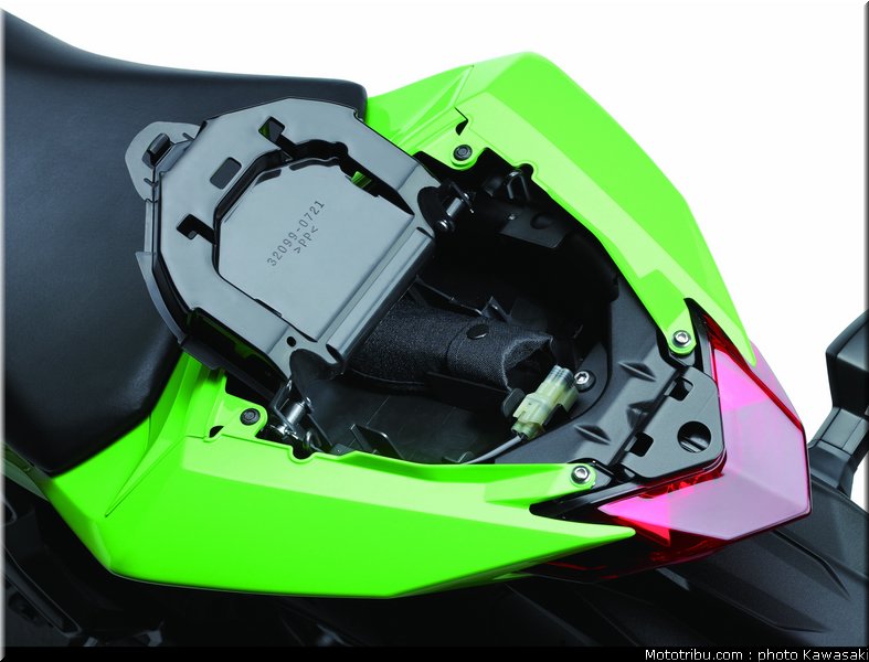 kawasaki_2013_ninja_300_23