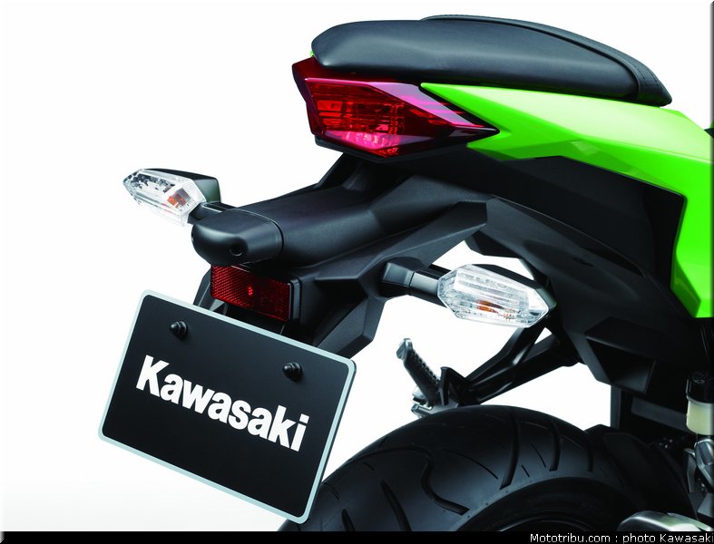 kawasaki_2013_ninja_300_24