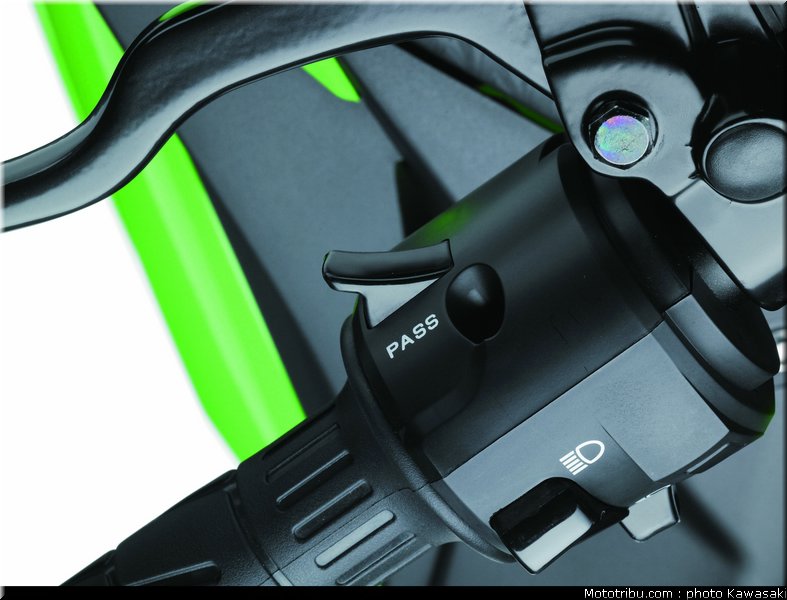 kawasaki_2013_ninja_300_26