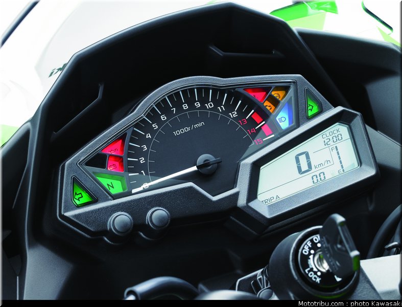 kawasaki_2013_ninja_300_27