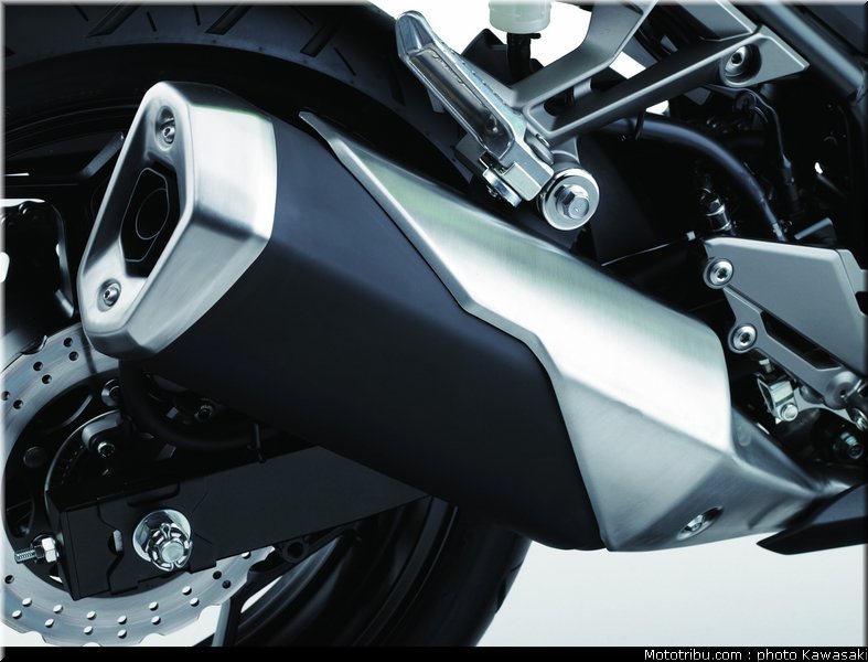 kawasaki_2013_ninja_300_32