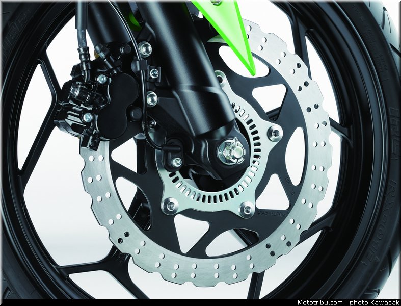 kawasaki_2013_ninja_300_33