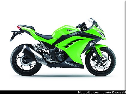 kawasaki_2013_ninja_300_03.jpg