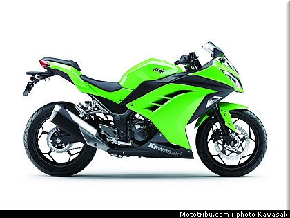 kawasaki_2013_ninja_300_07.jpg