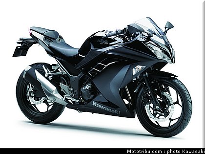 kawasaki_2013_ninja_300_08.jpg