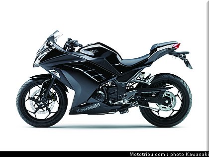 kawasaki_2013_ninja_300_11.jpg