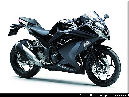 kawasaki_2013_ninja_300_12.jpg