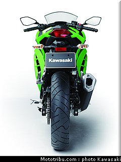 kawasaki_2013_ninja_300_14.jpg