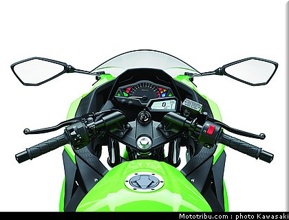 kawasaki_2013_ninja_300_16.jpg