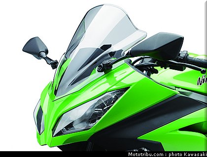 kawasaki_2013_ninja_300_18.jpg