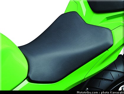 kawasaki_2013_ninja_300_20.jpg