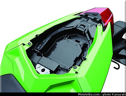 kawasaki_2013_ninja_300_22.jpg