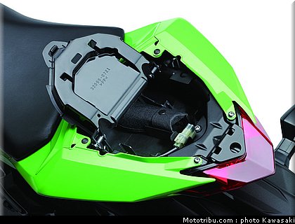 kawasaki_2013_ninja_300_23.jpg