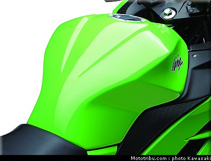kawasaki_2013_ninja_300_25.jpg