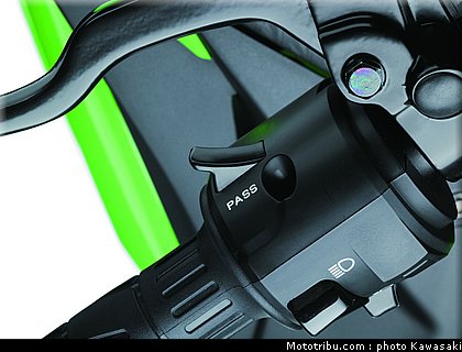 kawasaki_2013_ninja_300_26.jpg