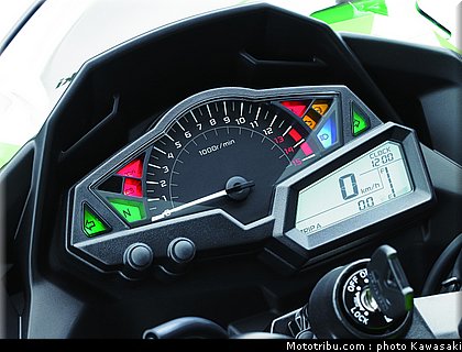 kawasaki_2013_ninja_300_27.jpg